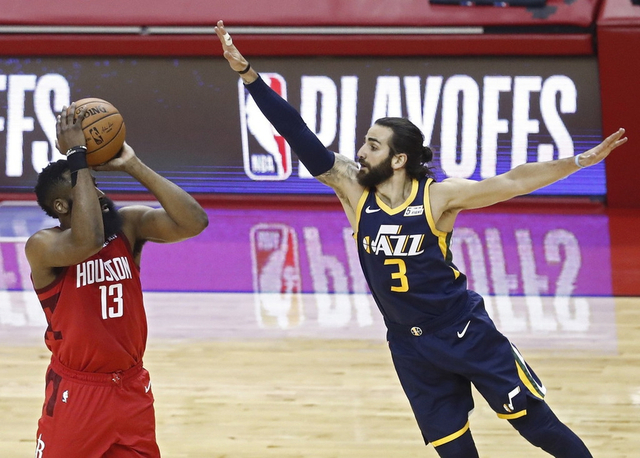 哈登后撤步跳投