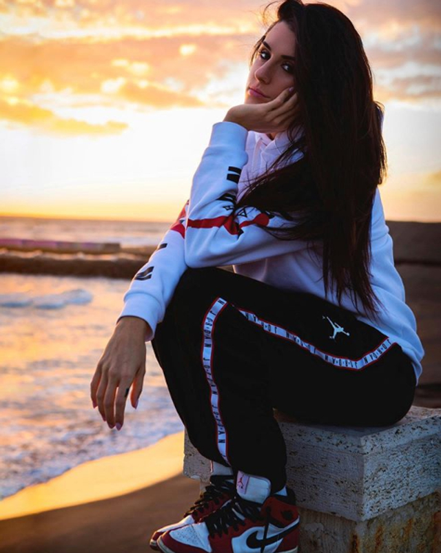 83米,体重68公斤的瓦伦蒂娜无论在篮球界还是模特界都是完美身材.