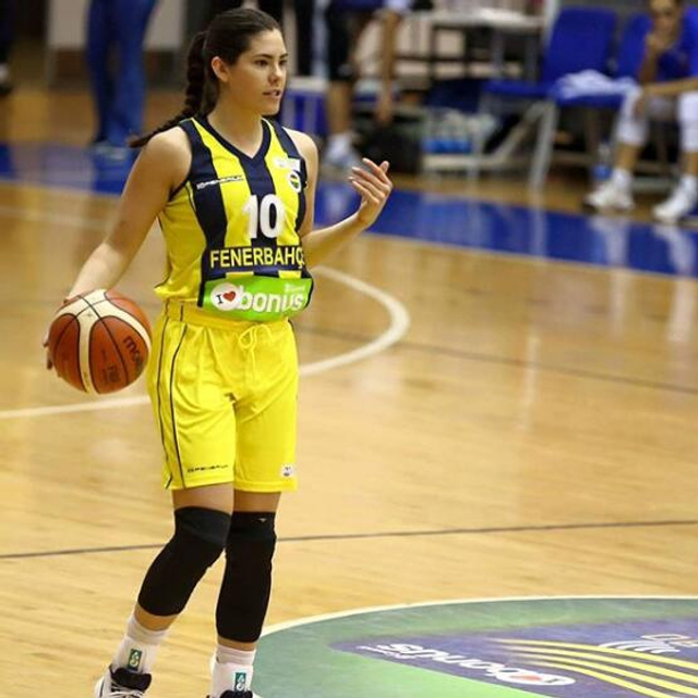 拉塞尔女友曝光！对方是WNBA状元秀 身材球技都完美的漂亮学姐