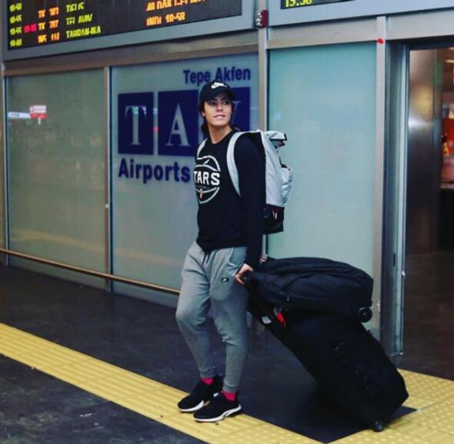 拉塞尔女友曝光！对方是WNBA状元秀 身材球技都完美的漂亮学姐