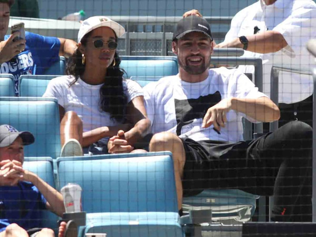 克莱正式公布恋情！首次公开晒与女友合照 甜蜜恩爱羡煞旁人