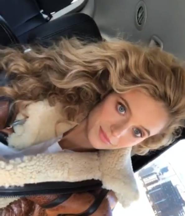 勒夫带嫩模女友度假！1米8大长腿配上超甜颜值 太让人羡慕了吧