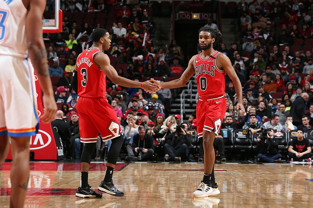 公牛主场迎战骑士激战正酣 全明星对决引爆联合中心球馆