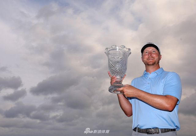 美巡多米尼加锦标赛加里特夺冠