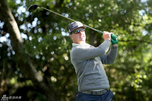 霍夫曼继续领先