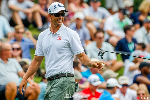 斯科特接过推杆