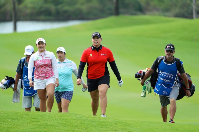 莫莉娅与阿瑞雅姐妹 