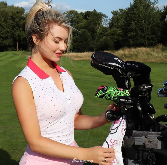 金发美女高尔夫球场散发魅力_新浪图片
