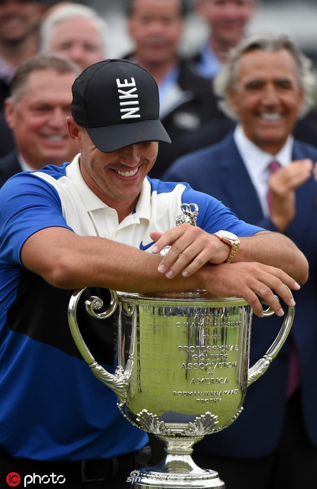 大满贯pga锦标赛科普卡捧杯_新浪图片