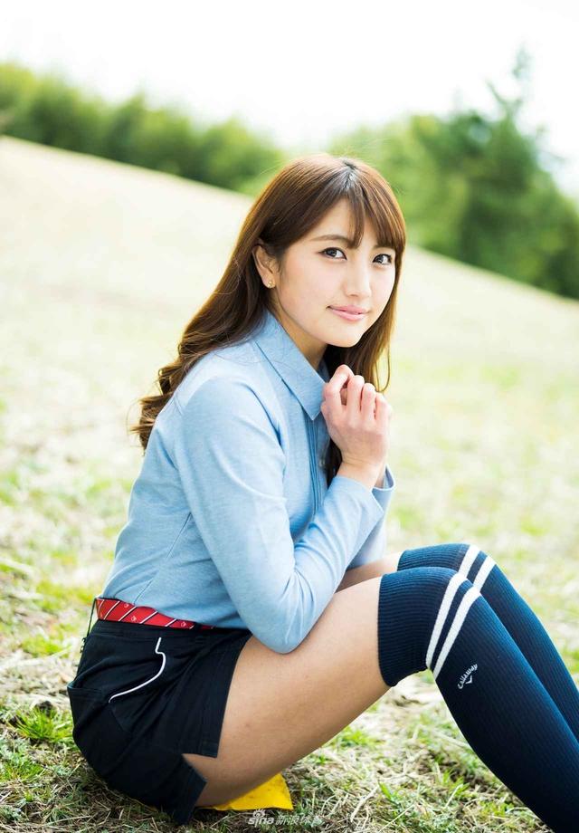 日本高尔夫杂志美女写真