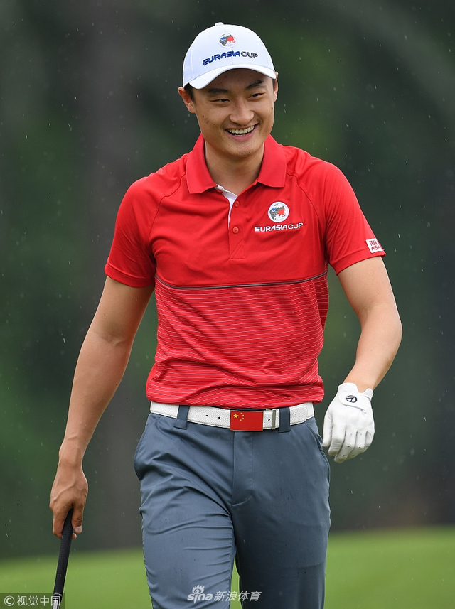 李昊桐冒雨练习