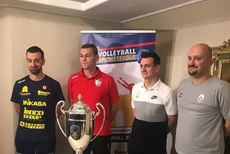 女排欧冠发布会教练携队长出席