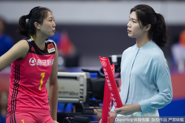 李盈莹与偶像惠若琪暖心拥抱