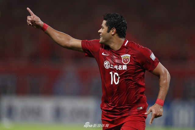 胡尔克庆祝破门