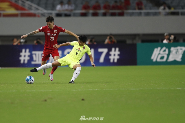 傅欢与对方拼抢