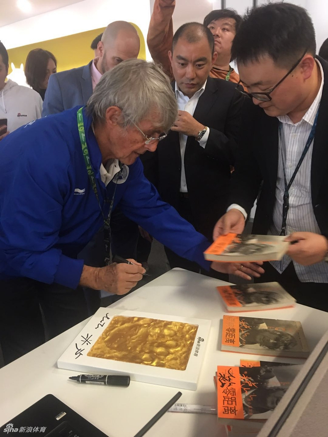 卡塔尔足球大使米卢造访新浪总部