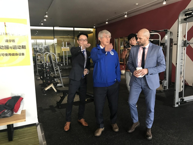 卡塔尔足球大使米卢造访新浪总部