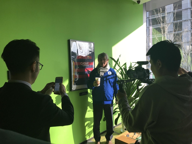 卡塔尔足球大使米卢造访新浪总部