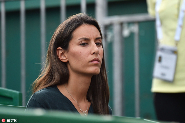 女友安娜看台观战沃达斯科