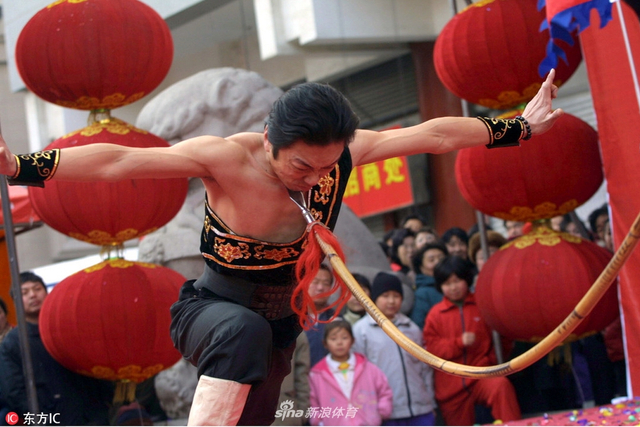 绝技在民间:银枪刺喉_新浪图片