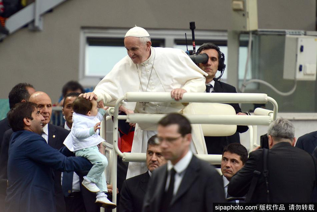 大教皇方济各参观米兰圣西罗球场