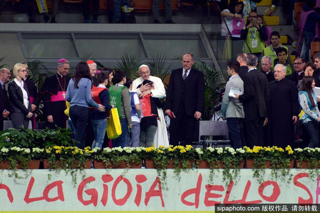 大教皇方济各参观米兰圣西罗球场