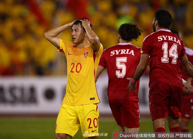 于汉超双手抱头失落