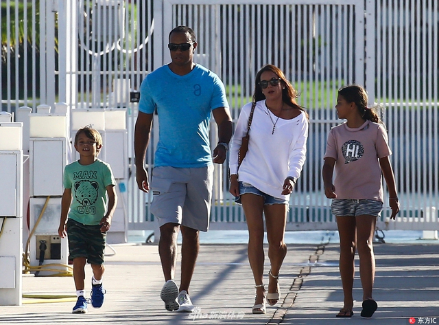 慈父的日常！伍兹带一双儿女外出