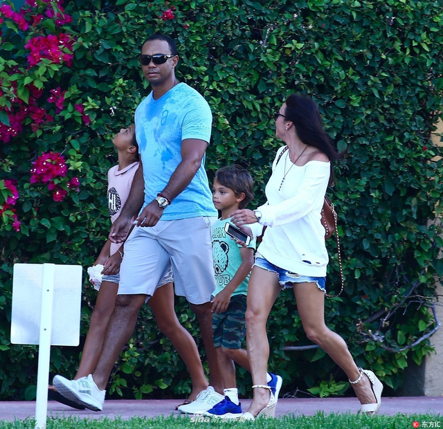 慈父的日常！伍兹带一双儿女外出