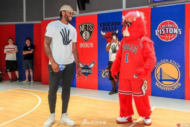 莱昂纳德中国行上海站与球迷互动