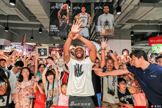 莱昂纳德中国行上海站与球迷互动