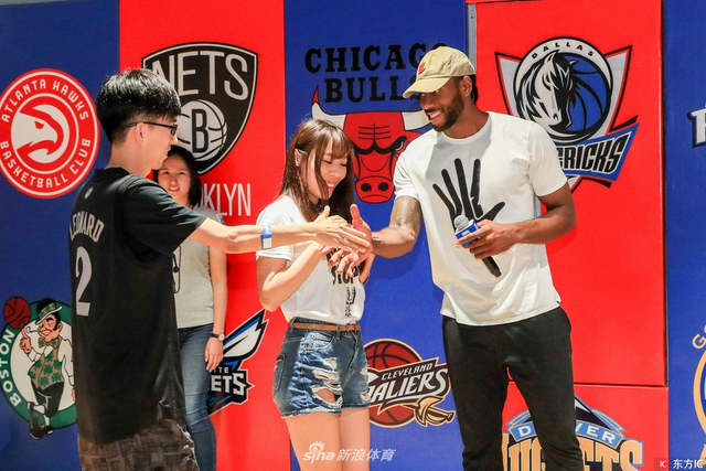 莱昂纳德中国行上海站与球迷互动