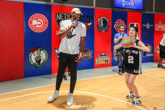 莱昂纳德中国行上海站与球迷互动