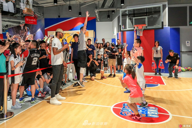 莱昂纳德中国行上海站与球迷互动