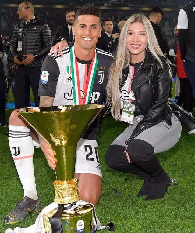 美!英超新赛季太太团大赏