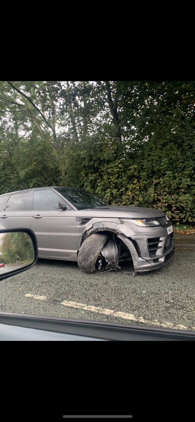 阿圭罗又遇车祸!路虎前部撞毁