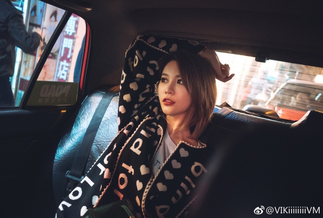 9           李根的妻子王星洋在微博上分享了一组街拍美照,网友