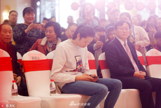 奥运冠军朱婷乔迁新居“燎锅底”