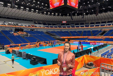 元气少女惠若琪助威中国女排