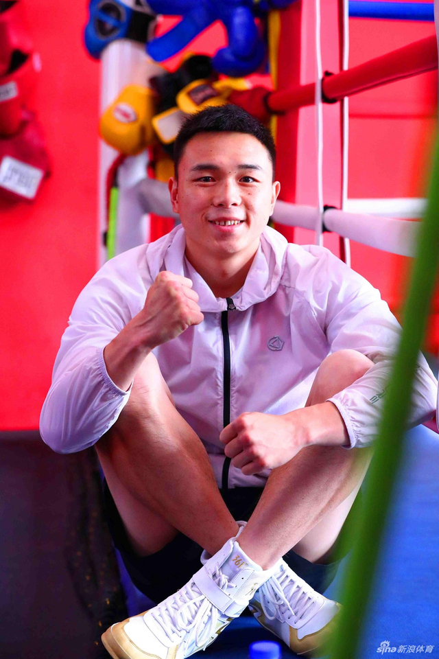 22/2212月7日,wba世界拳王徐灿抽空到位于上海小南门的hook搏击俱乐部