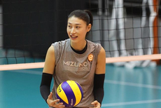 女排土超伊萨训练金软景亮相