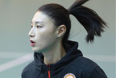 女排土超伊萨训练金软景亮相