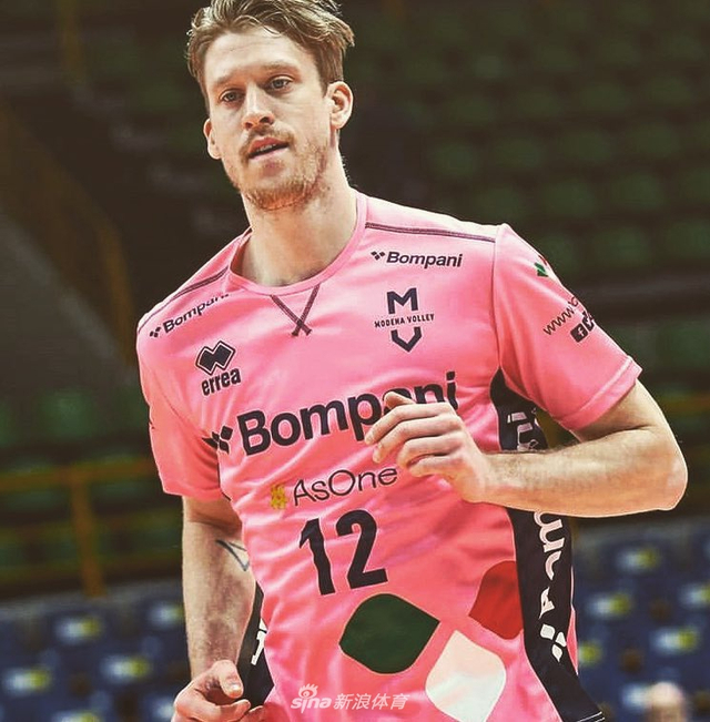 排坛帅哥之美国男排型男霍尔特