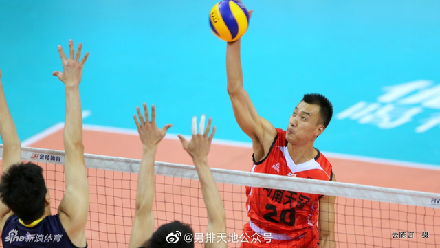 前中国男排国手升级当爸