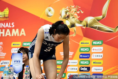 郎平携中国女排队员出席发布会