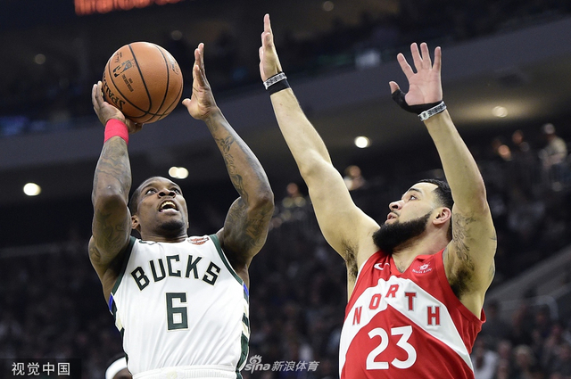 布雷德索迎着范乔丹投篮