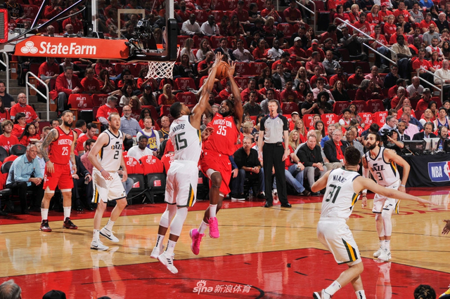 法里埃德冲击篮筐