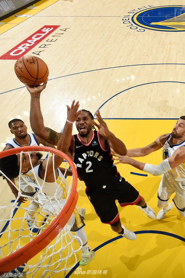 莱昂纳德冲入内线