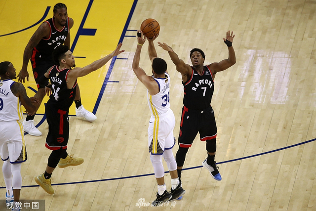 库里外线三分出手