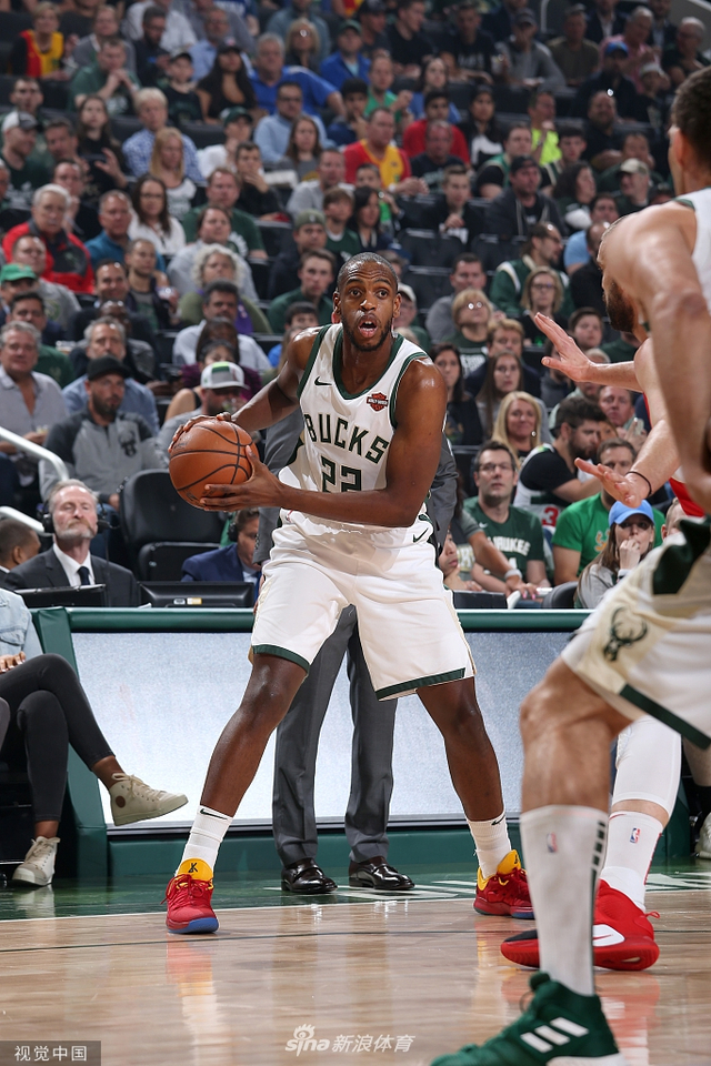 米德尔顿外线持球